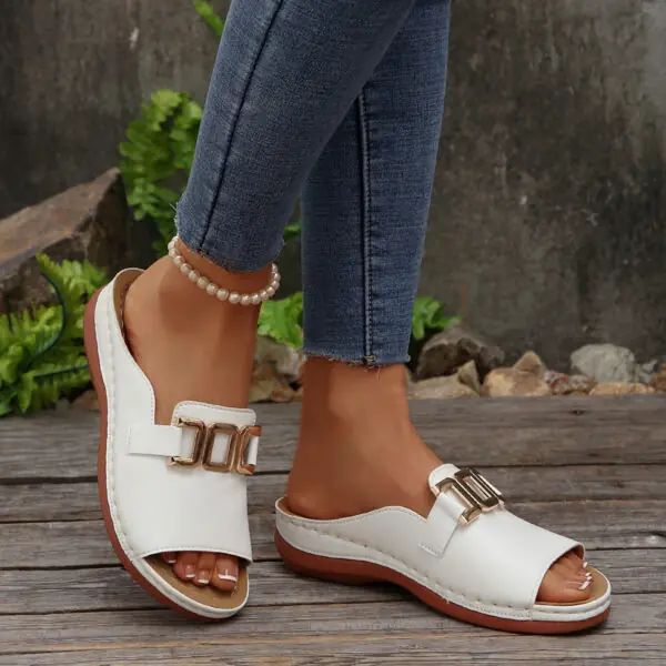 Goldbuckle-White